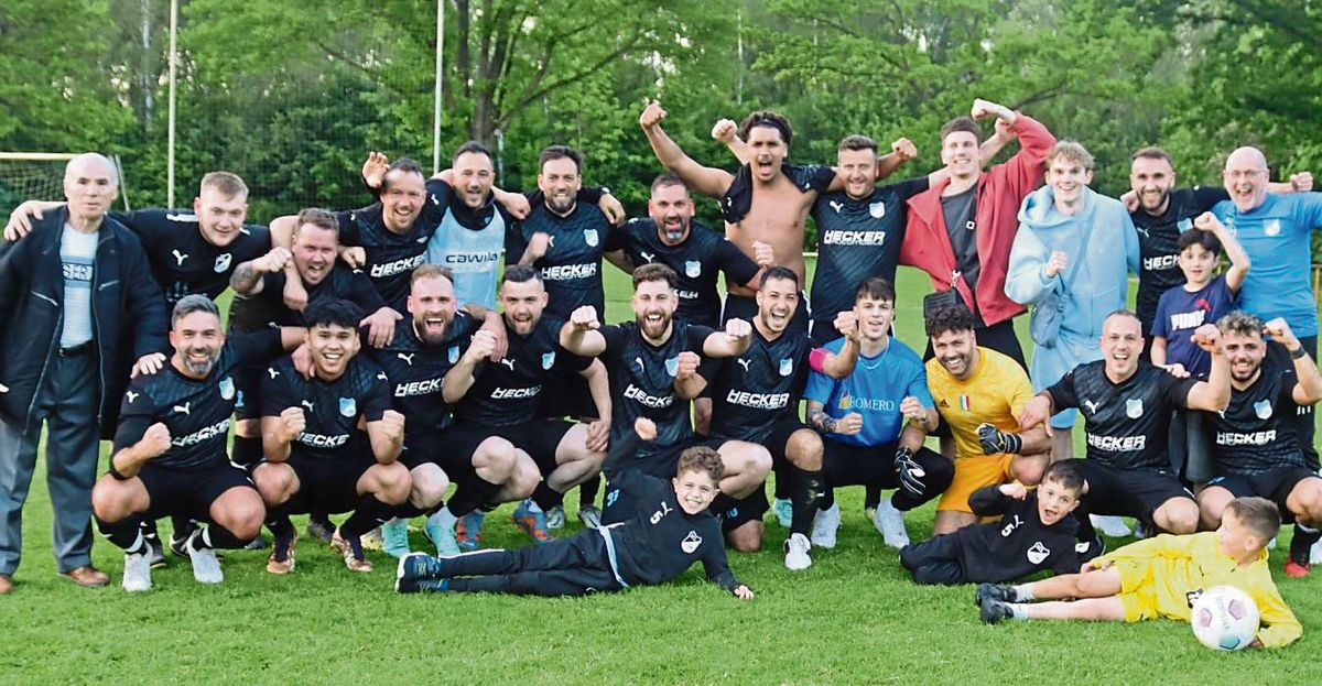 Die Fußballer des SC Lippstadt haben es geschafft! Durch einen 3:1-Sieg über Langeneicke sind sie vier Spieltage vor Saisonende nicht mehr von einem der beiden Aufstiegsplätze zu verdrängen. Foto: Feichtinger