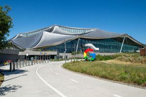 Googles Anzeigenerlöse sind der Geldbringer des Internet-Konzerns. (Archivbild) - Foto: Andrej Sokolow/dpa