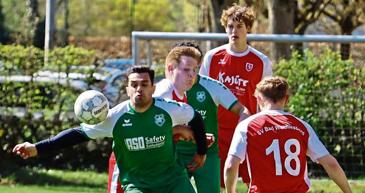 In der Erfolgsspur bleibt der SV Bad Waldliesborn, der beim 3:1 in Cappel seinen vierten Sieg in Folge feierte. Die Cappeler Reserve ging zwar zunächst in Führung, doch dann gab man das Spiel aus der Hand. Foto: Feichtinger