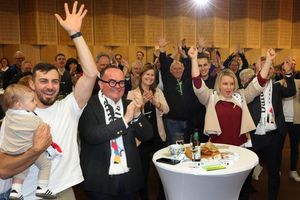 Jubel bei den Olympia-Befürwortern: München sagt Ja zu einer Bewerbung. - Foto: Karl-Josef Hildenbrand/dpa