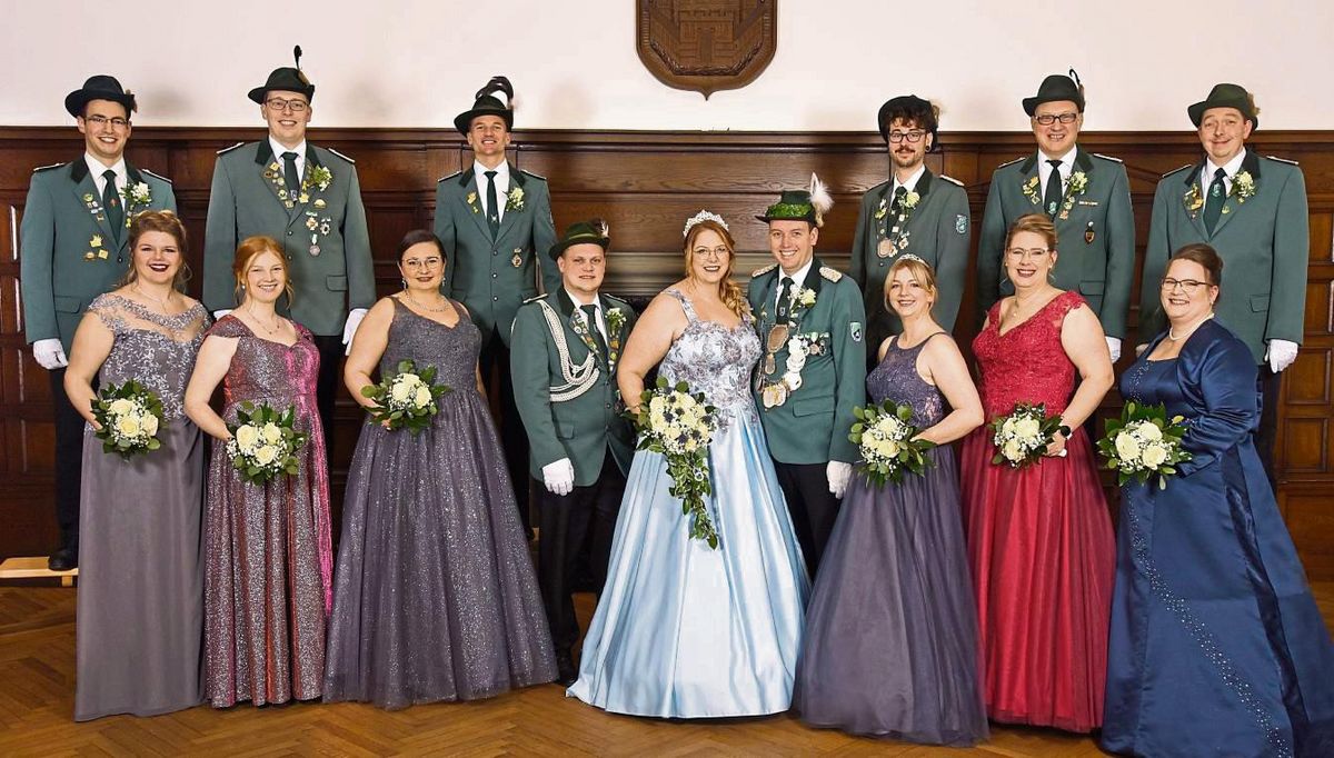 Das Königspaar Karsten Asmus und Jessica Lanhenke freut sich samt Hofstaat auf drei tolle Jubiläumstage.