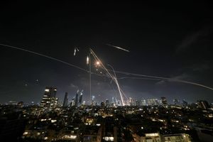 Iran hat mit einem Gegenangriff auf Israel begonnen. - Foto: Leo Correa/AP/dpa