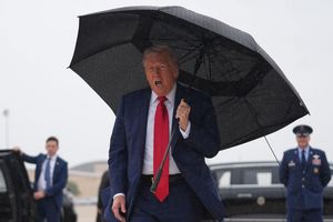 Trump fliegt nach Israel. - Foto: Evan Vucci/AP/dpa