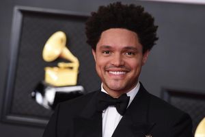 Comedian Trevor Noah moderiert erneut die Grammys. (Archivfoto) - Foto: Jordan Strauss/Invision/AP/dpa