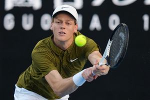 Jannik Sinner hatte im Achtelfinale von Melbourne keine Probleme. - Foto: Dar Yasin/AP/dpa