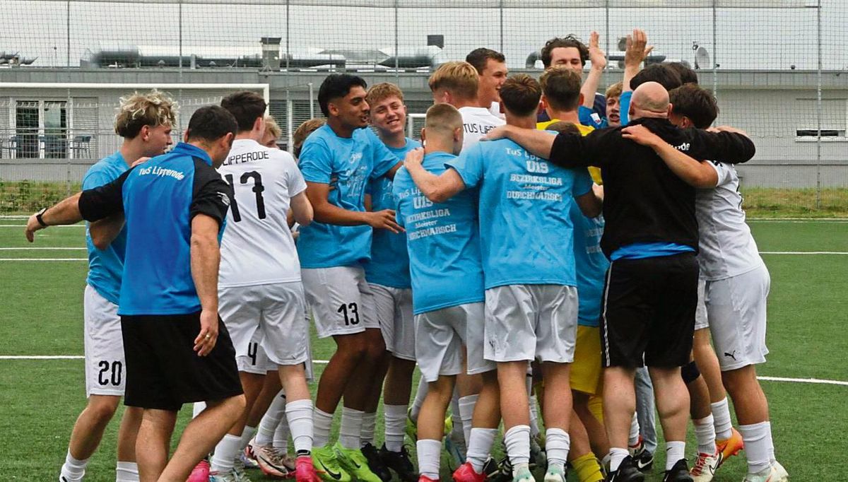 Geschafft! Die A-Junioren vom TuS Lipperode machten den Durchmarsch von der Kreisliga in die Landesliga perfekt. Mit sage und schreibe 12:0 gewannen sie ihr letztes Saisonspiel in der Bezirksliga in Rhynern.