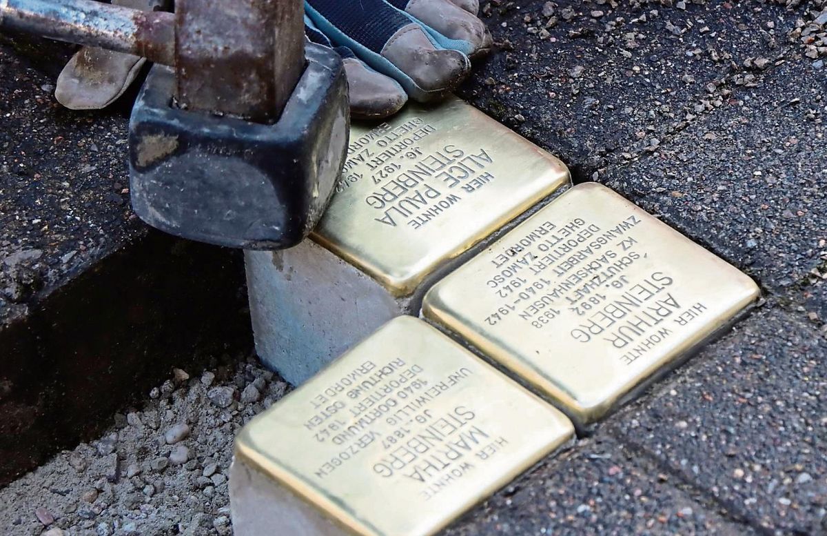 Für die Verlegung weiterer Stolpersteine in Geseke gibt es 750 Euro Zuschuss von der Stadt. Foto: Dietz