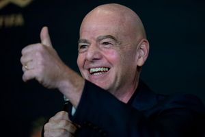Daumen hoch: FIFA-Präsident Gianni Infantino ist begeistert von der Club-WM. - Foto: Sven Hoppe/dpa