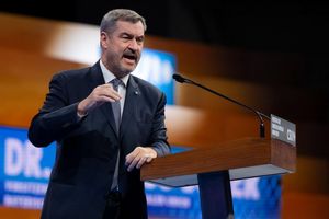 Markus Söder bekennt sich auf dem CSU-Parteitag zu Israel. - Foto: Sven Hoppe/dpa