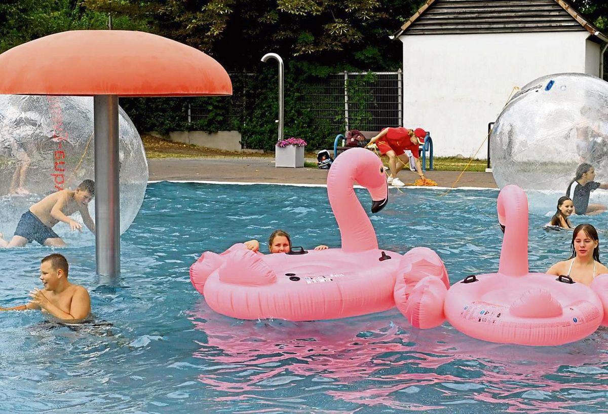 School´s Out Party oder einfach nur Bahnen ziehen: Das Geseker Freibad schließt die Saison mit soliden Zahlen. Archivfoto: Tuschen