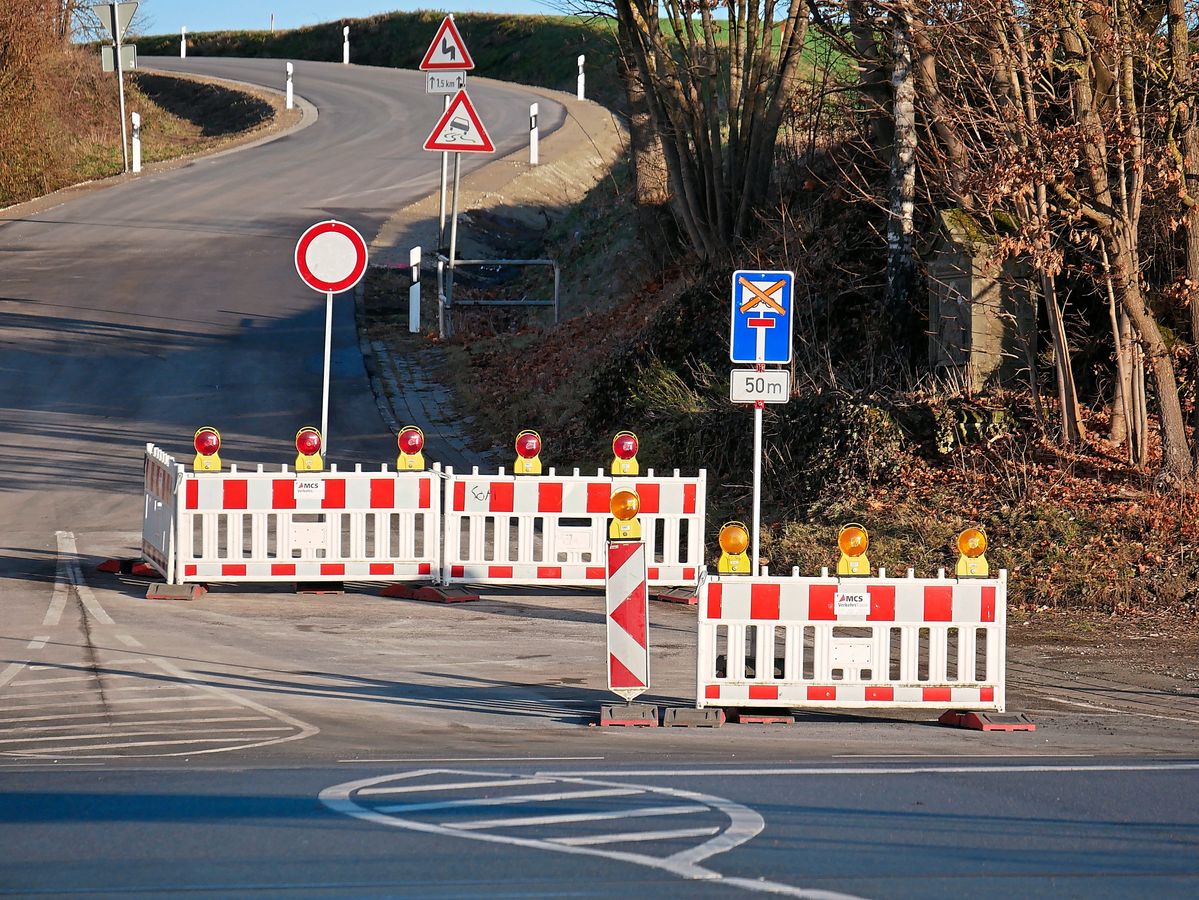 Ab diesen Mittwoch sollen die Fahrzeuge auf der L735 bei Altenrüthen wieder rollen.