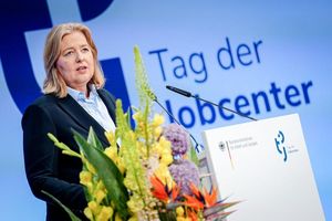 Arbeitsministerin Bärbel Bas (SPD) will bei der Reform des Bürgergelds Tempo machen. - Foto: Kay Nietfeld/dpa