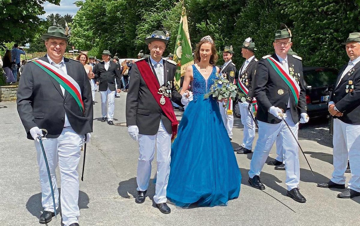 Das Königspaar Marie und Jan Lorenz Rubarth zog alle Blicke auf sich. Fotos: N. Gerwin