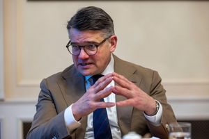 Bei den Kommunalwahlen entscheidet sich nach den Worten von Regierungschef Rhein, wie die Menschen «zur Politik stehen und wie sie die Demokratie bewerten». - Foto: Helmut Fricke/dpa