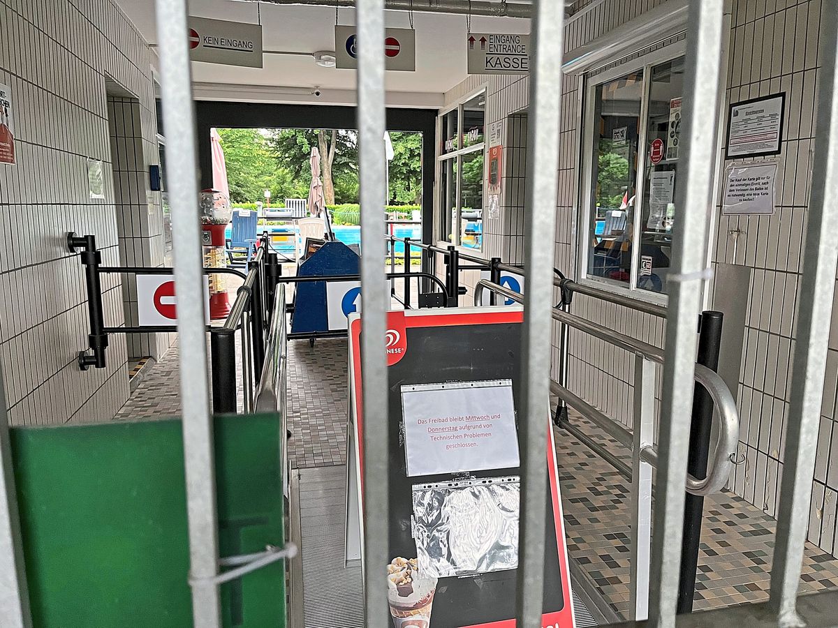 Besucher des Schlossbads standen am Mittwoch vor verschlossenen Türen. Der Grund: technische Probleme. 