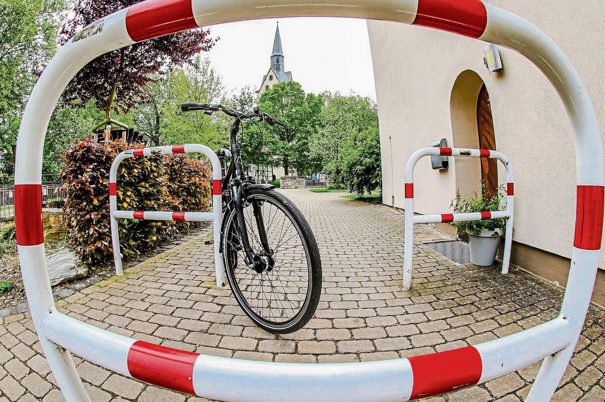 Die Sperreinrichtung an der Straße Überwasser in Geseke wurde bereits so versetzt, dass auch Lastenräder hindurch passen. Foto: Winkelmann