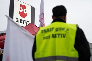 Die Gewerkschaft fordert ein Einstiegsgehalt von 3.000 Euro. - Foto: Markus Lenhardt/dpa