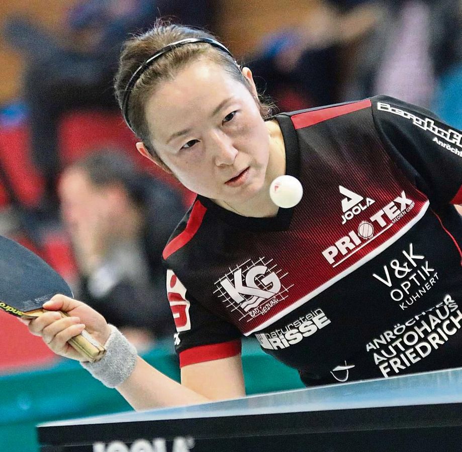 Eine überragende Hinrunde für den TTK Anröchte spielte Aimei Wang. 14 Siegen standen nur zwei Niederlagen gegenüber. Lediglich Veronika Matiunina vom TTC Langstadt (14 Siege - eine Niederlage) kann eine bessere Bilanz aller Spielerinnen der 2. Liga vorweisen. Und gegen wen zog Matiunina wohl den Kürzeren? Genau - gegen Aimei Wang. Foto: Wiegand