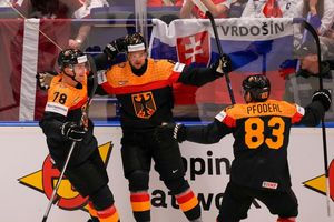 Die DEB-Auswahl holte gegen Lettland einen überzeugenden Sieg. - Foto: Darko Vojinovic/AP/dpa