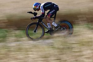 Florian Lipowitz ist bei der Dauphiné-Rundfahrt nun schon Gesamtzweiter. - Foto: Anne-Christine Poujoulat/AFP/dpa