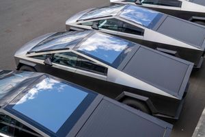 Teslas Cybertruck polarisierte sofort mit seinem ungewöhnlichen Design. (Archivbild) - Foto: Scott Brauer/ZUMA Press Wire/dpa