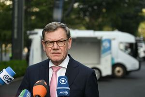 Außenminister Johann Wadephul (CDU) äußert sich zum Abschluss seines Besuchs in China auf eine Frage hin auch zu den Verhandlungen über eine Friedenslösung in der Ukraine. - Foto: Soeren Stache/dpa