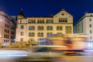 Die Schule des vermissten Jungen in Frankfurt. - Foto: Andreas Arnold/dpa