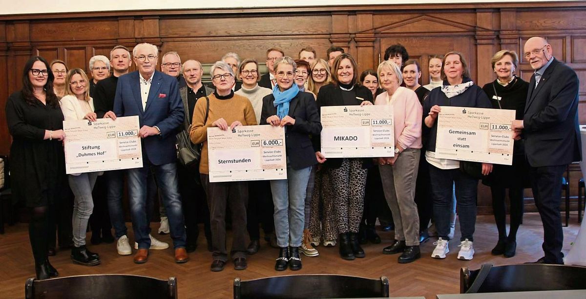 Viele strahlende Gesichter gab es bei der Spendenübergabe der Service-Clubs an vier ausgewählte Projekte. Insgesamt wurden aus dem Erlös des Weihnachtsmarktes 39 000 Euro ausgeschüttet.