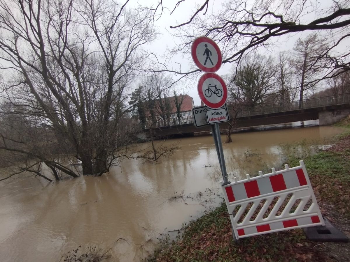 Die Glenne wälzt sich in einem breiten Strom durch den Lippstädter Westen. Foto: Niggenaber