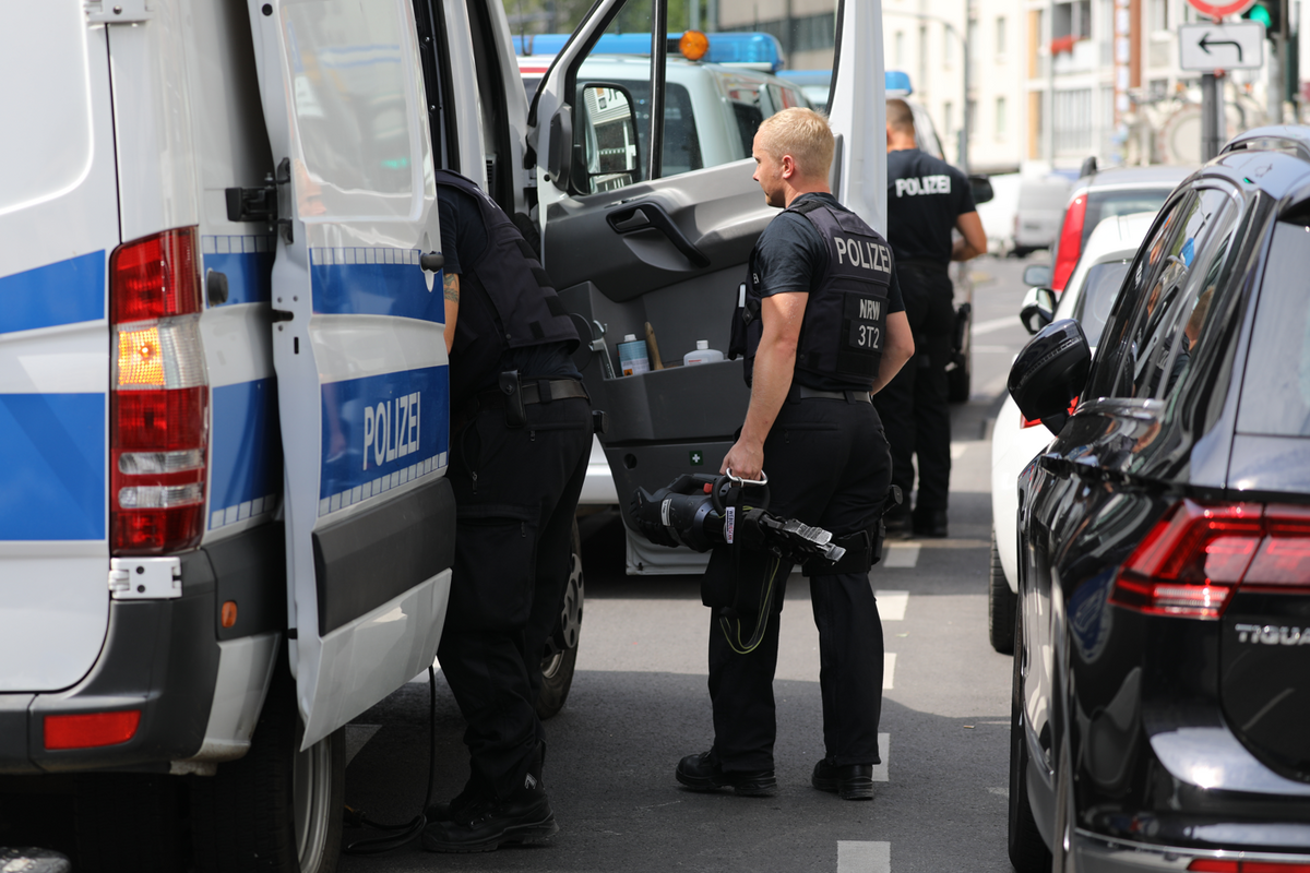 Auch ein Junge (15) aus Lippstadt steht unter Terrorverdacht. Er wurde festgenommen und sitzt in U-Haft. Symbolfoto: DPA