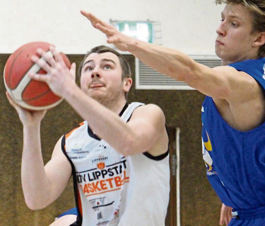 Von der ersten Minute an wollen Spielertrainer Daniel Urbanek (l.) und der LTV als Aufsteiger Vollgas geben, um am Ende das große Ziel Klassenerhalt zu erreichen. Zum Auftakt gastiert das Team im Münsteraner Stadtteil Kinderhaus. Foto: Heinke