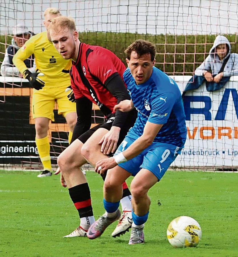 Zuletzt wieder ansteigende Formkurve zeigten Max Kamann (l.) und der SV Lippstadt. Dies gilt es nun zu bestätigen. Allerdings ist die Aufgabe in Gievenbeck nicht leicht. Foto: Lütkehaus