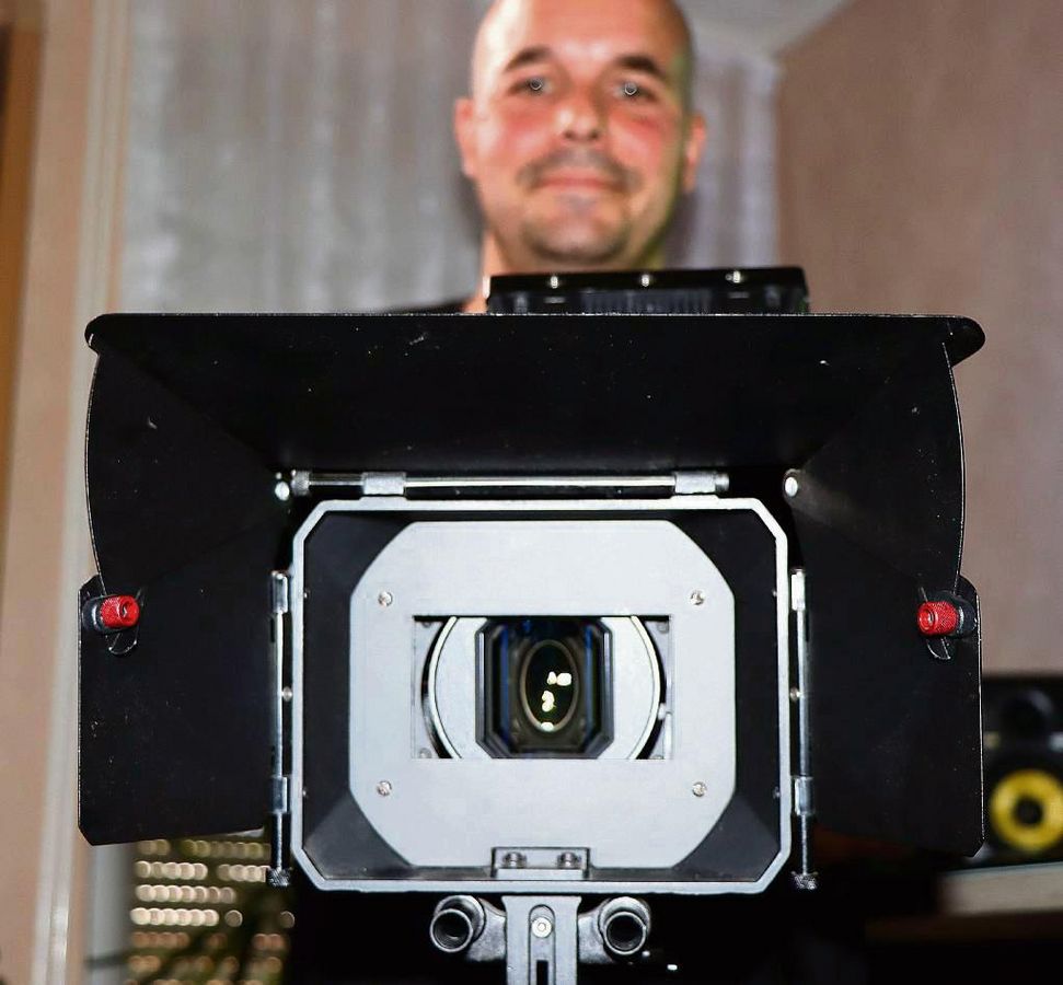 Eigentlich ist Sebastian Luigs gelernter Land- und Baumaschinenmechaniker, stand aber schon immer lieber hinter der Kamera. Fotos: Dietz