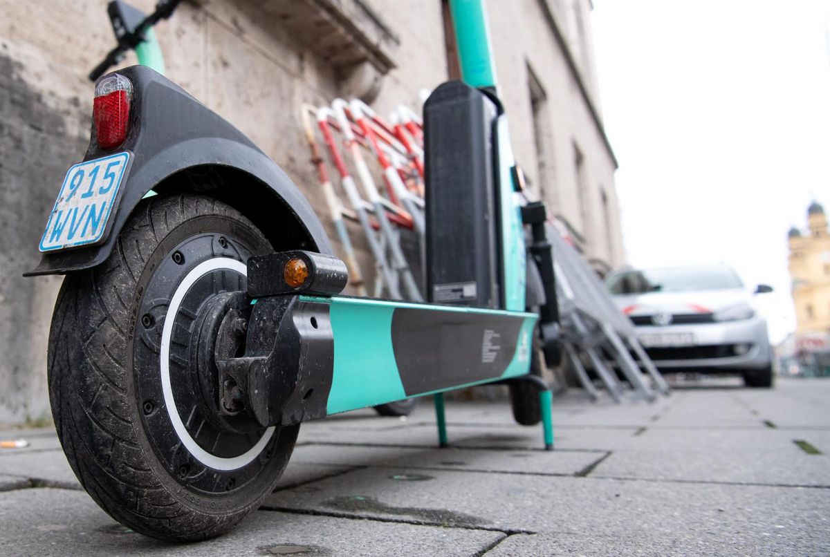 Ein E-Roller waren unter anderem das Objekt der Begierde zweier jugendlicher Gauner in Störmede. Symbolbild Foto: Sven Hoppe/dpa 