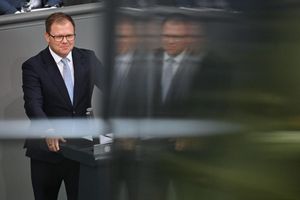 Umweltminister Carsten Schneider spricht sich für einen besseren Schutz der Weltmeere aus. (Archivbild) - Foto: Katharina Kausche/dpa