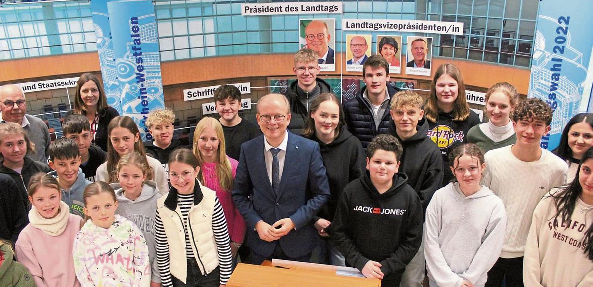 André Kuper eröffnete im Gymnasium Marienschule die Wanderausstellung „Landtag macht Schule“. Fotos: Mintert