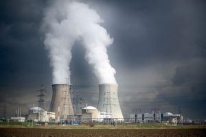 Drei Drohnen wurden über dem Kernkraftwerk Doel gesichtet. (Archivbild) - Foto: Oliver Berg/dpa