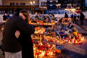 Am kommenden Freitag soll es in Crans-Montana eine Gedenkfeier zu Ehren der Opfer geben. - Foto: Jean-Christophe Bott/KEYSTONE/dpa