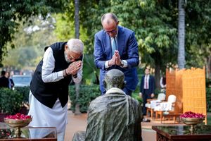 An Gandhis früherer Wirkungsstätte würdigten Merz und Modi den Freiheitskämpfer. - Foto: Kay Nietfeld/dpa
