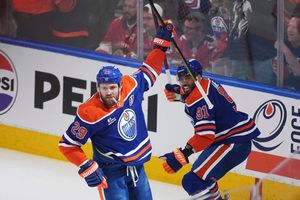 Leon Draisaitl erzielte das erste Tor der Stanley-Cup-Finals schon nach 66 Sekunden. - Foto: Darryl Dyck/The Canadian Press via AP/dpa
