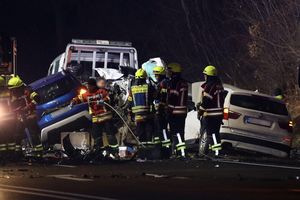 Auf der Bundesstraße 2 in Mittelfranken gab es einen schweren Verkehrsunfall. - Foto: Felix Besold/NEWS5/dpa