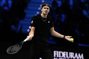 Alexander Zverev kann nur schwer fassen, dass er bei den ATP Finals in der Vorrunde gescheitert ist. - Foto: Marco Alpozzi/LaPresse via ZUMA Press/dpa