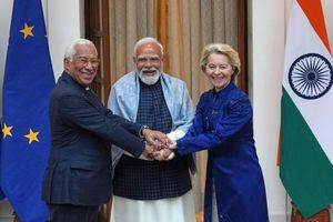 Feiern den erfolgreichen Abschluss der Freihandelsgespräche: EU-Ratspräsident António Costa (l), der indische Ministerpräsident Narendra Modi und EU-Kommissionspräsidentin Ursula von der Leyen. - Foto: Manish Swarup/AP/dpa