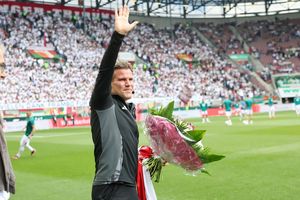 Servus Rekord-Schiedsrichter: Felix Brych beendet nach 359 Bundesligaspielen seine Karriere. - Foto: Daniel Löb/dpa