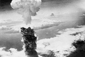 Seit den Atomwaffenabwürfen auf Hiroshima und Nagasaki (Bild) vor 80 Jahren sind solche Waffen nicht wieder eingesetzt worden. (Archivbild) - Foto: Uncredited/AP/dpa
