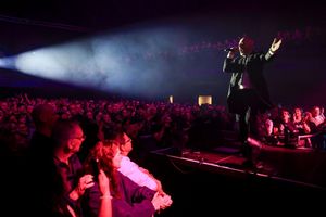 Unheilig sind zurück auf der Bühne. - Foto: Jan Woitas/dpa