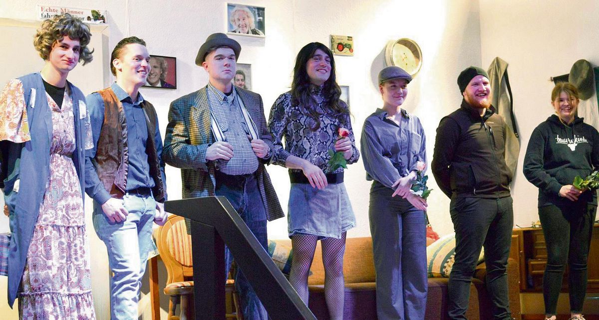 Von Taschendieben und familiären Spannungen erzählte das Theaterstück, das die Darsteller (v.l.) Noah Wieseler, Tim Löhers, Lars Wernze, Johannes Rotgerie, Emma Löhers, Julius Tholl bei der neunten Auflage des Geseker Winters auf die Beine stellten.