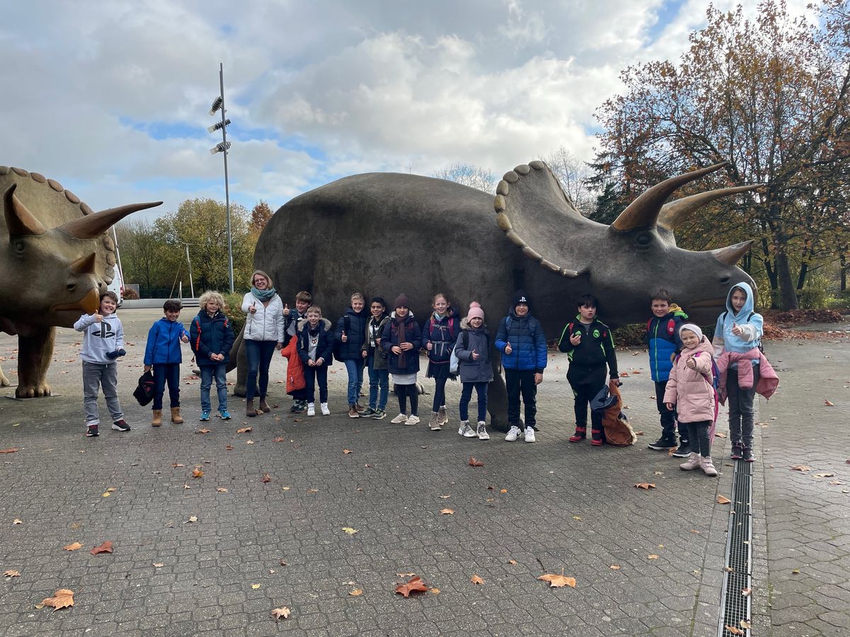 Die Klasse 4a der Grundschule St. Marien in Geseke beim Besuch des LWL-Museums in Münster Foto: St. Marien