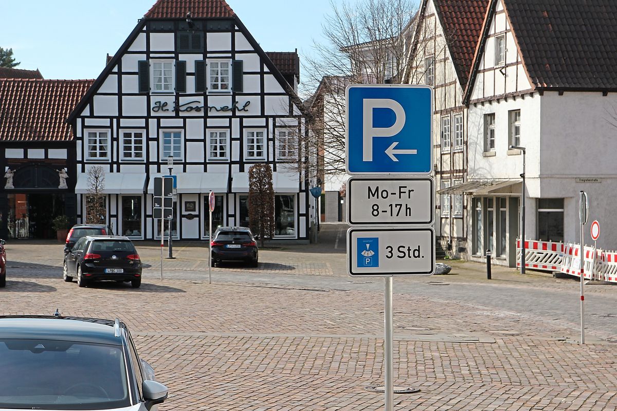Die neue Regelung soll für Klarheit beim Parken auf dem Markt sorgen. Foto: Puls