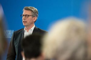 Bayern Kunstminister Markus Blume will mit der Rückgabe der Werke einen «Versuch der Wiedergutmachung in Richtung der Opfer» unternehmen. (Archivbild) - Foto: Leonie Asendorpf/dpa